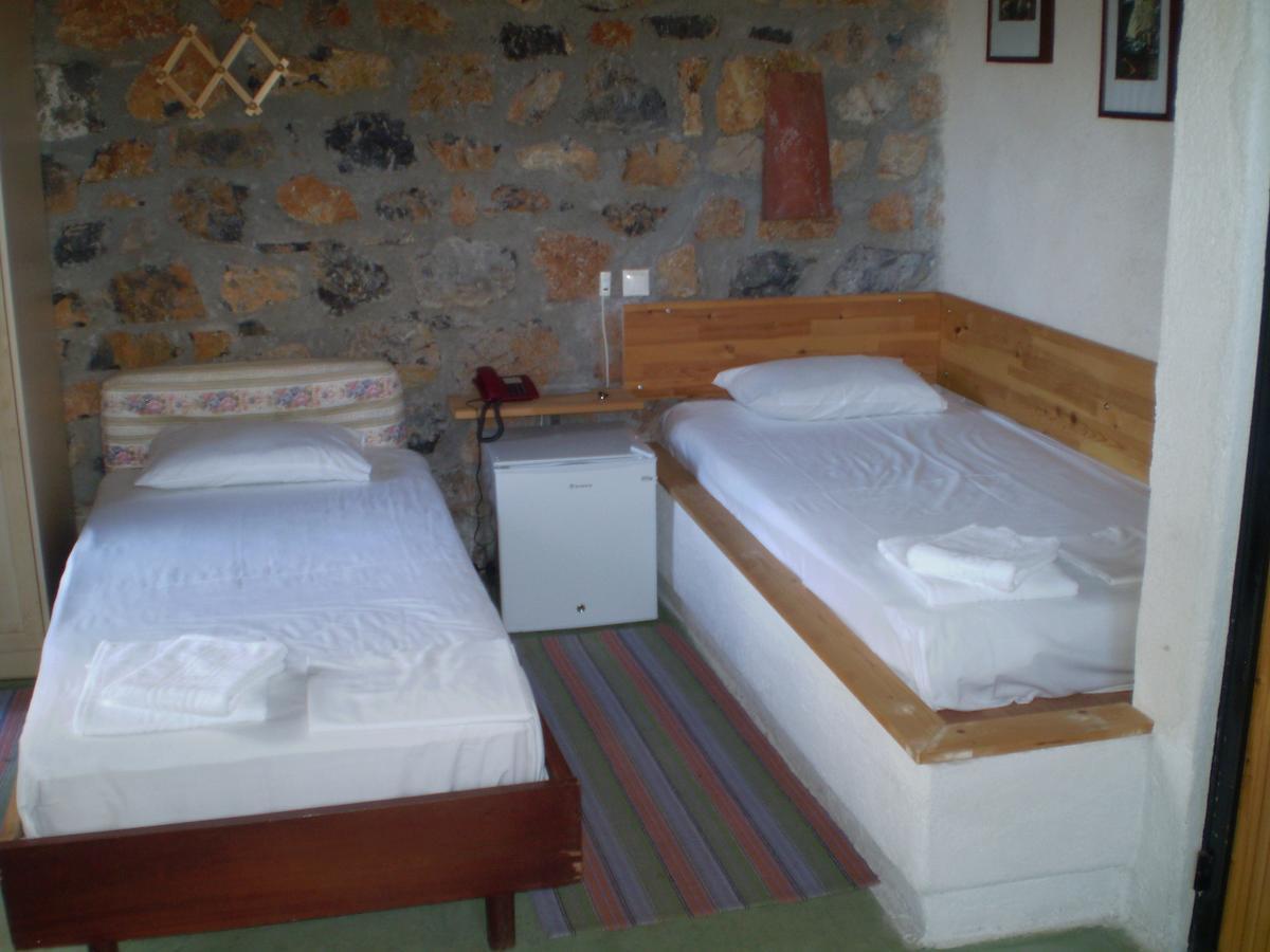 Arachovitika Kalivia Hotel Karyes
